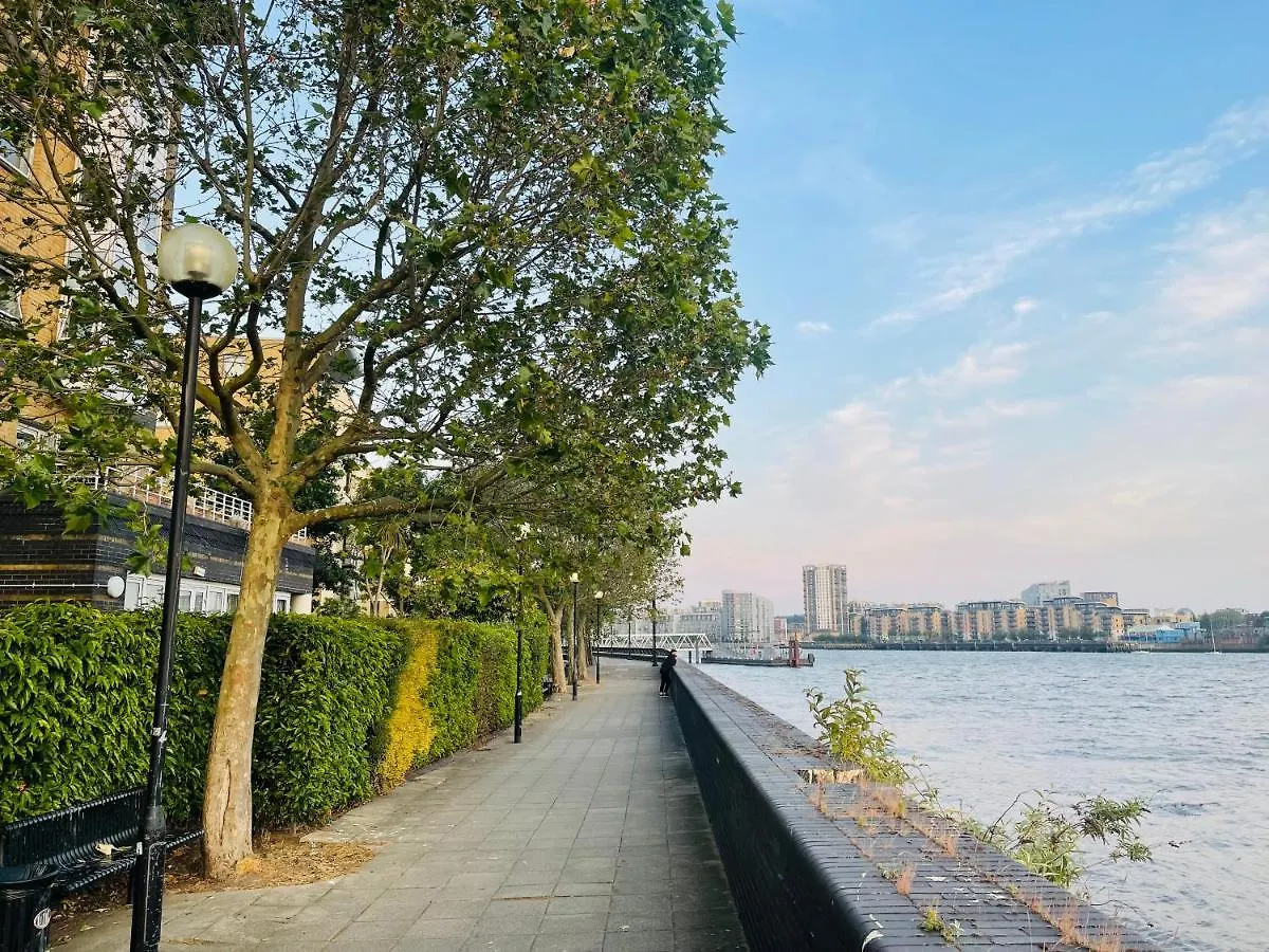 Riverside Premium Double Room E14 London United Kingdom