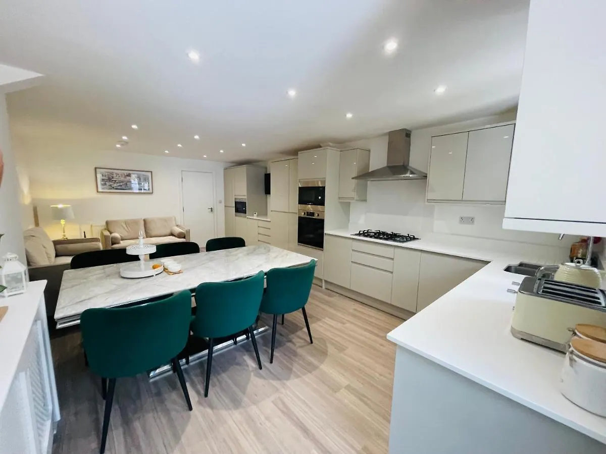 Guest house Riverside Premium Double Room E14 London